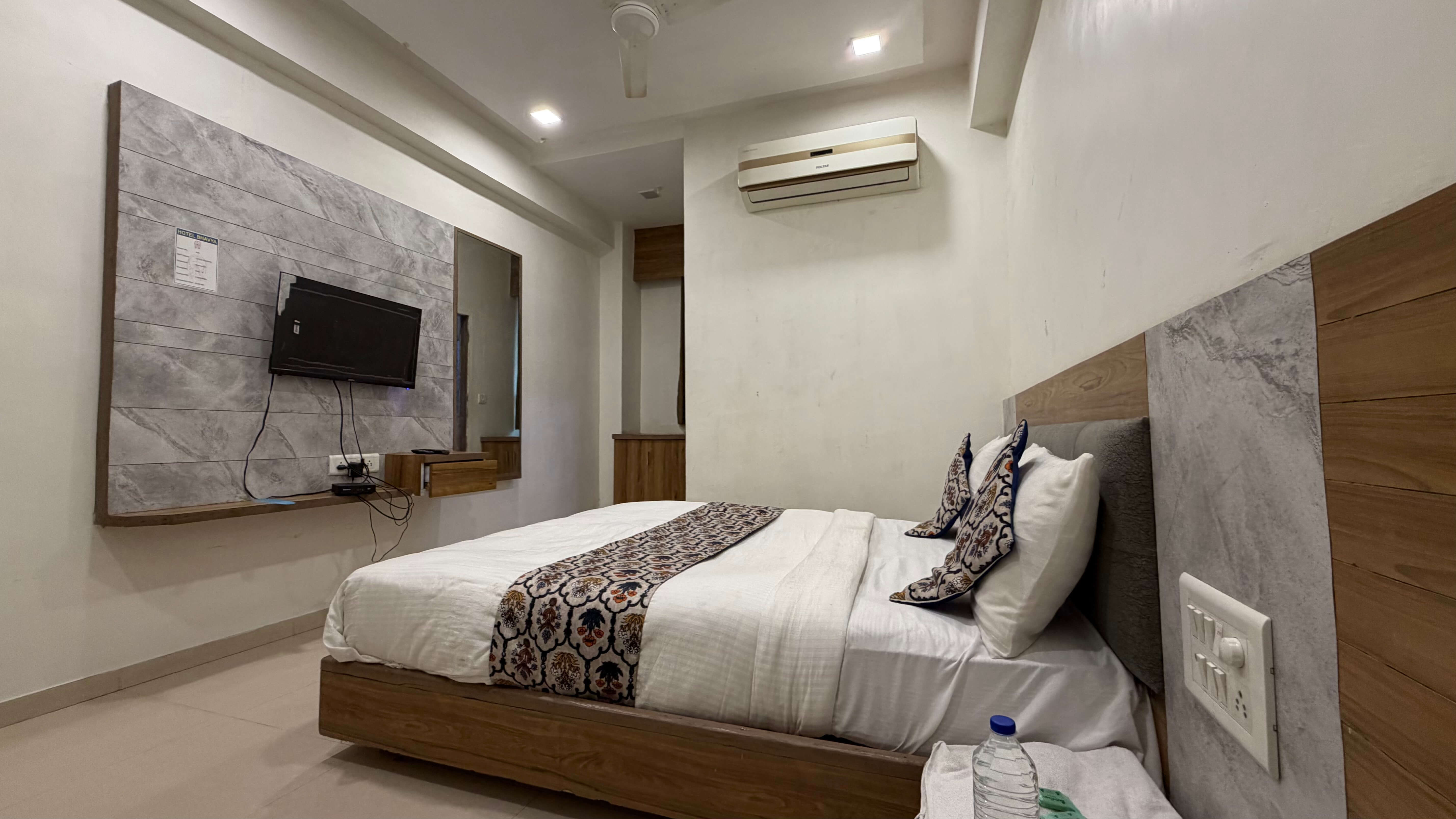 Super Deluxe Room at Hotel Bhavya